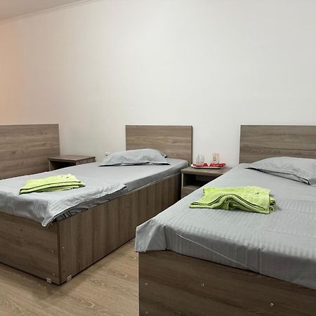 Pensiune Restaurant Rustic Rm Sarat Ramnicu Sarat Bagian luar foto