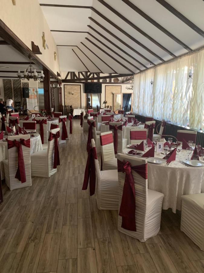 Pensiune Restaurant Rustic Rm Sarat Ramnicu Sarat Bagian luar foto