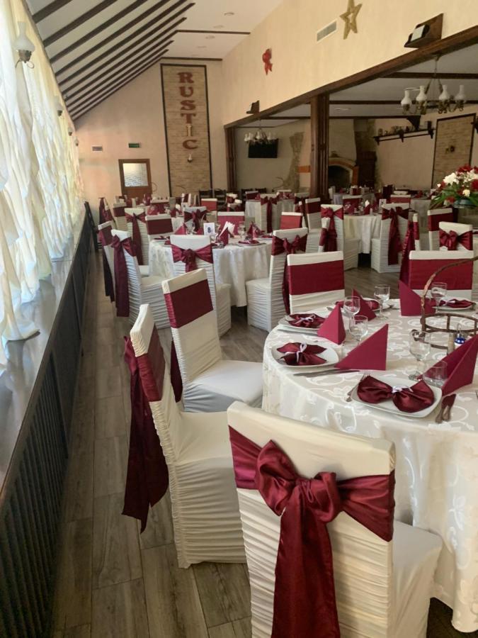 Pensiune Restaurant Rustic Rm Sarat Ramnicu Sarat Bagian luar foto