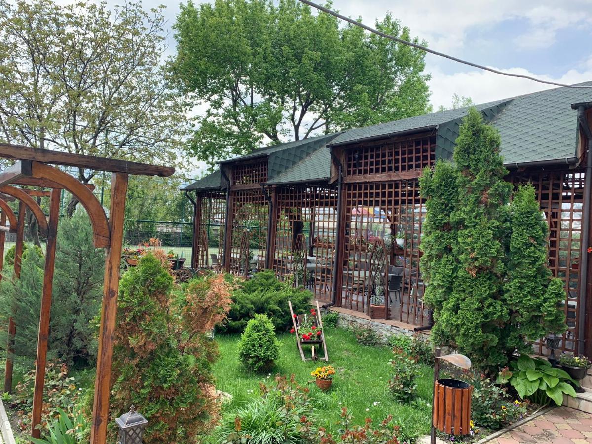 Pensiune Restaurant Rustic Rm Sarat Ramnicu Sarat Bagian luar foto