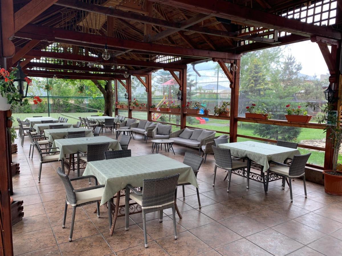 Pensiune Restaurant Rustic Rm Sarat Ramnicu Sarat Bagian luar foto
