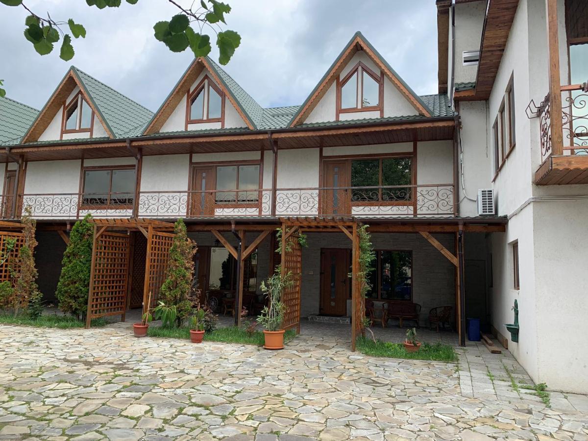 Pensiune Restaurant Rustic Rm Sarat Ramnicu Sarat Bagian luar foto