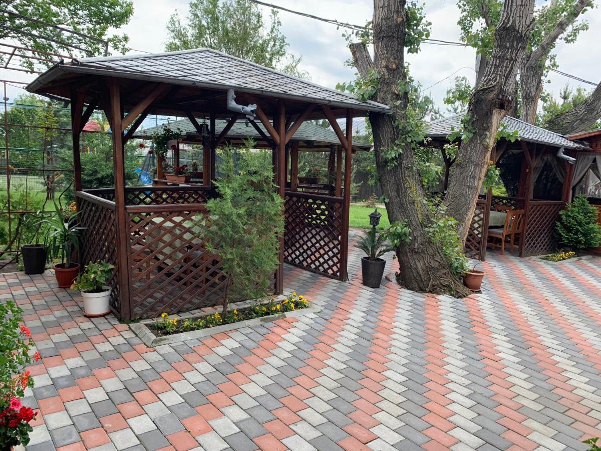 Pensiune Restaurant Rustic Rm Sarat Ramnicu Sarat Bagian luar foto